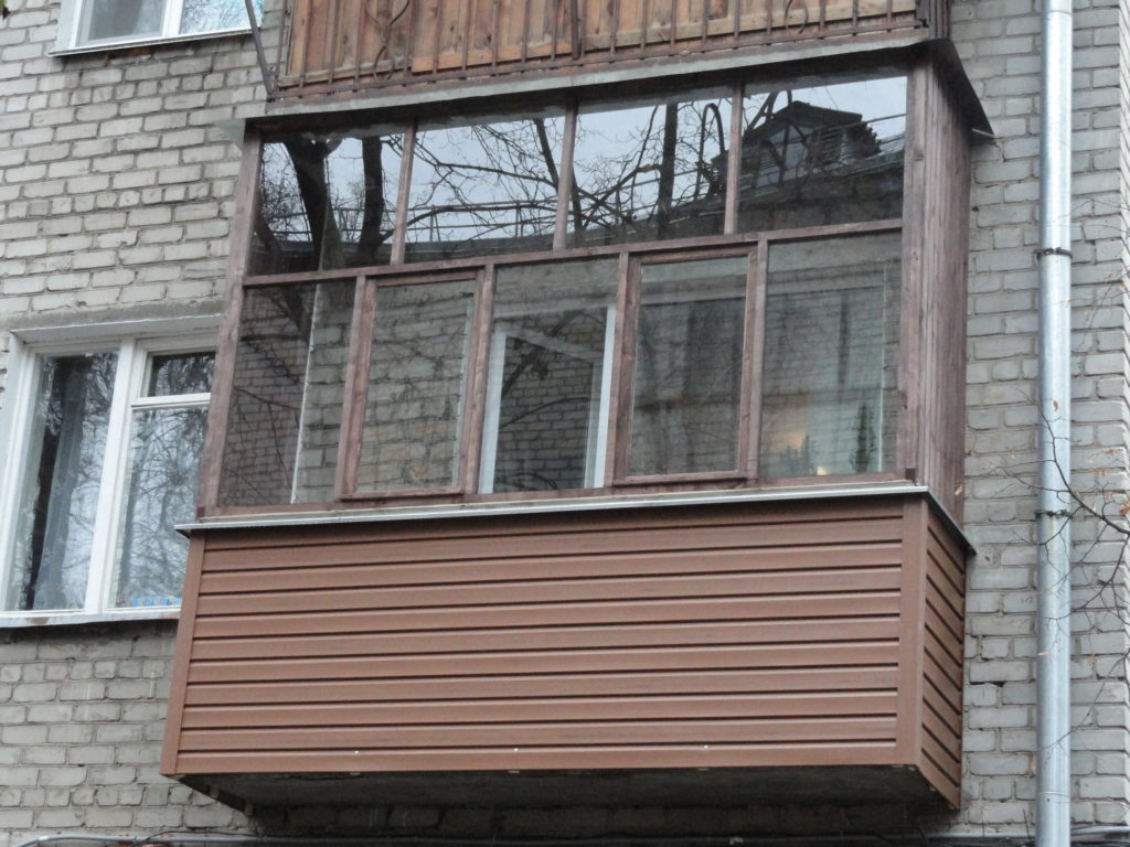 Деревянный балкон в Нижнем Новгороде